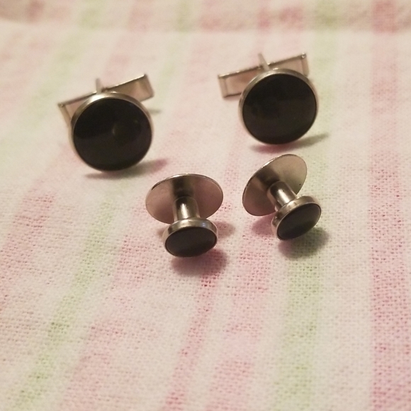 Black Circular Enamel Silver Studs & Cufflinks Set - Picture 2 of 8